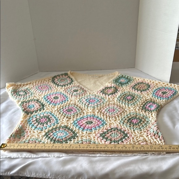 Cream and Pink Blouse with Textured Knit Design - Picture 5 of 8